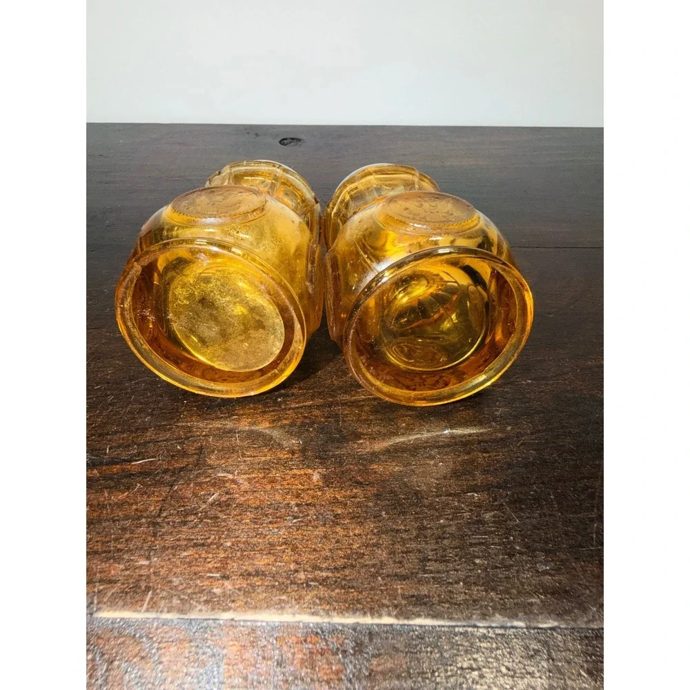 Fastoria Amber Glass Salt Pepper Shakers Set Vintage Embossed Sunburst‎